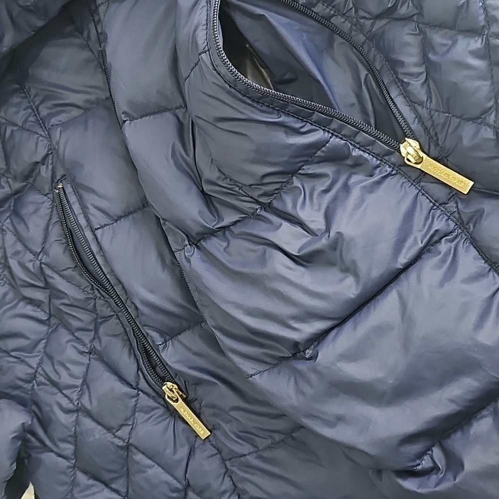 Michael Kors Navy Quilted light weight Puffer Jacket W/ Hood & Size M Packable - Picture 11 of 15